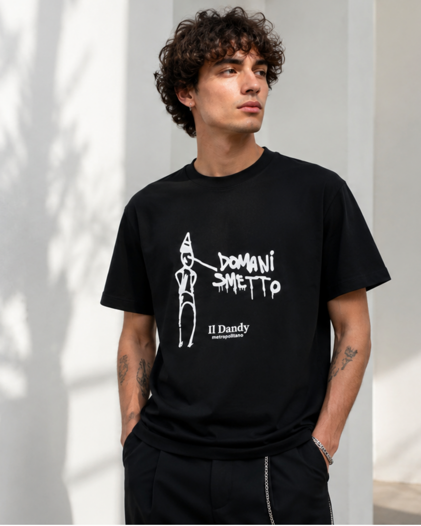 T-shirt Uomo Nera "Il Dandy Metropolitano" - Grafica Ironica "Domani Smetto"